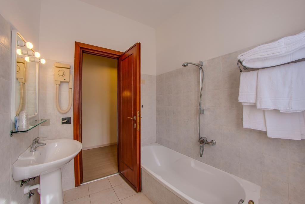 פרוצ'ו Hotel Del Golfo - Dependance מראה חיצוני תמונה